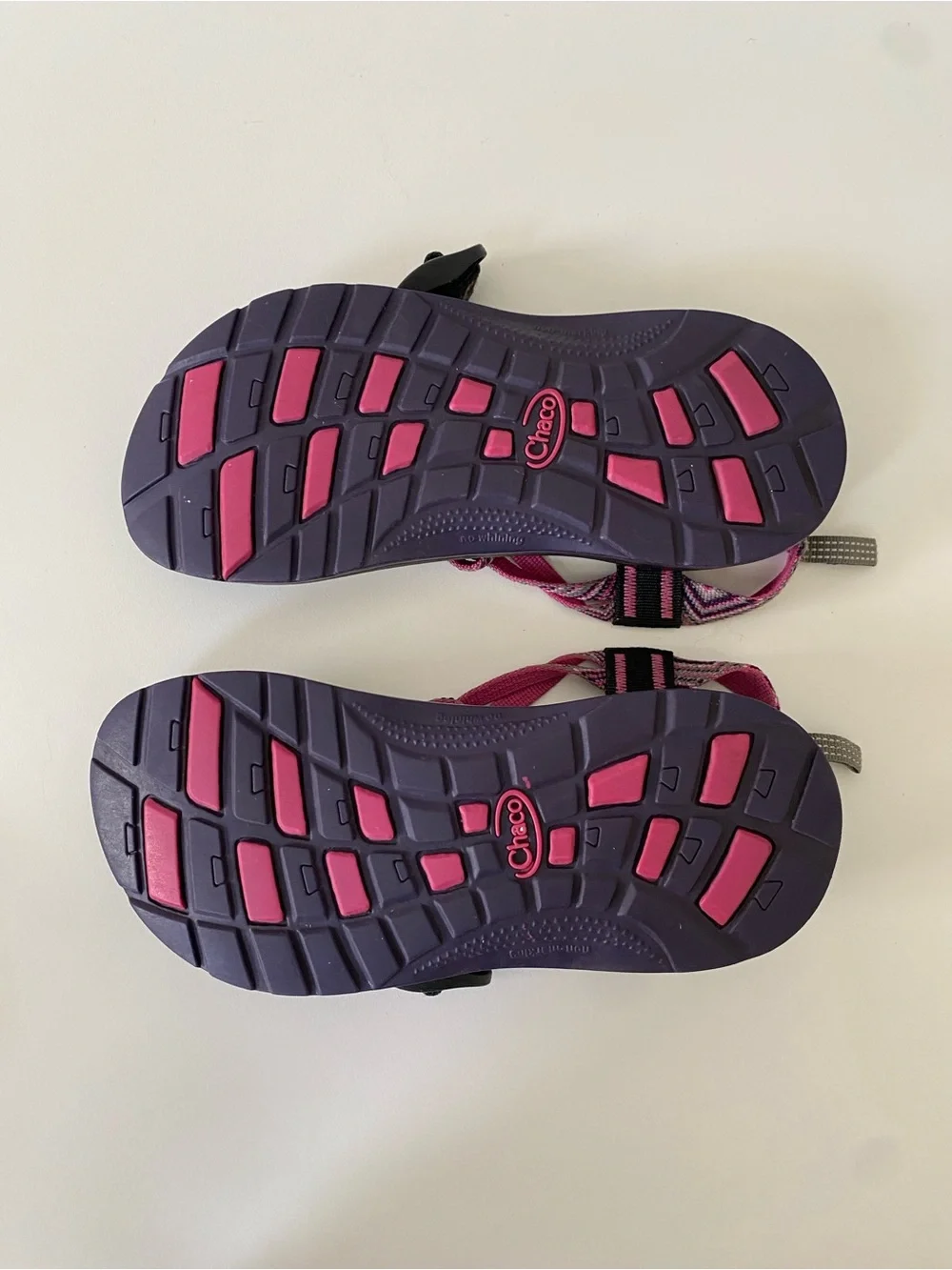 Chaco Kids ZX/2 Classic sandals in a fuchsia purple pattern SZ 5